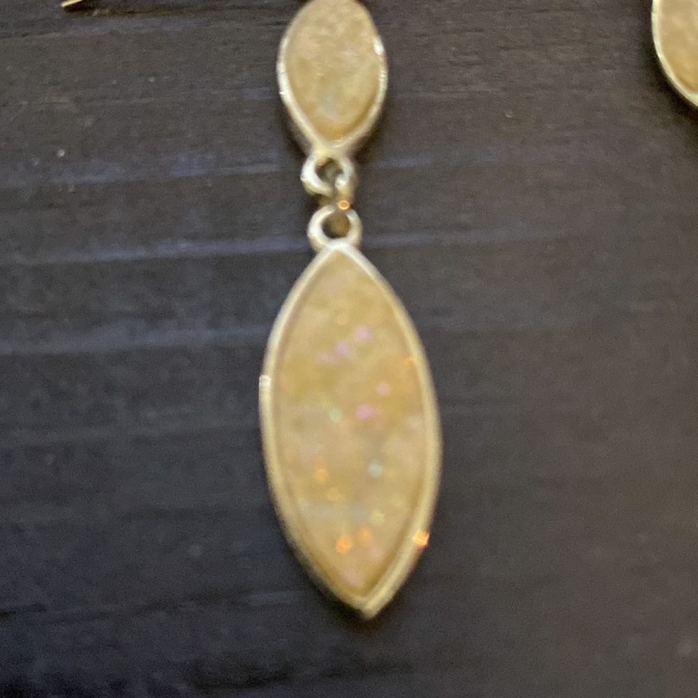 Dangle earrings - Picture 2 of 3